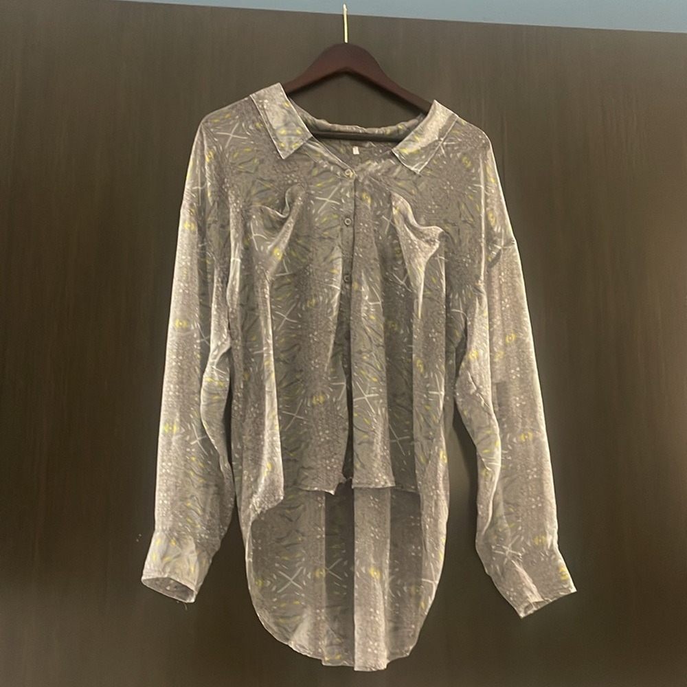 Free People Blouse Relaxed Hi Lo Long Sleeve Semisheer Button Down Size Large
